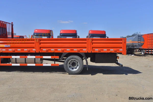 Dongfeng Commercial Vehicle Tianjin KR medium truck 220hp 4X2(6 wheels) 6.75m stake cargo truck Body (1) | 86Trucks