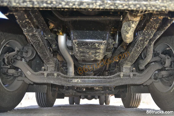 Dongfeng Commercial Vehicle Tianlong VL Heavy Truck 292 hp 6X2(8 wheels) 9.6m Van Cargo Truck Chassis (1) | 86Trucks