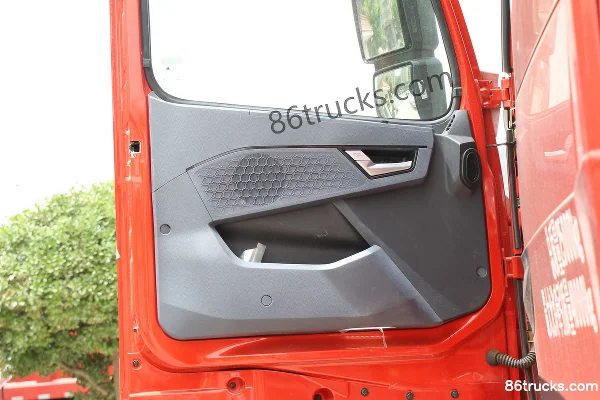 Sinotruk HOWO TH7 Heavy Truck 460 hp 6X4(10 wheels) LNG Tractor Truck (China VI) Cab (3) | 86Trucks