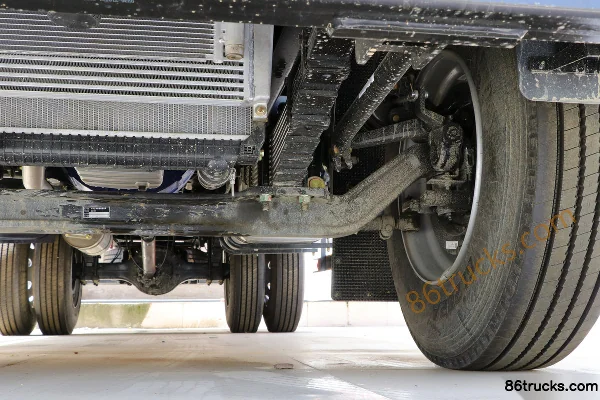 Dayun Xianglong 170 ch 4X2(6 roues) 5.2 m half-cab grain van truck Châssis (3) | 86Trucks