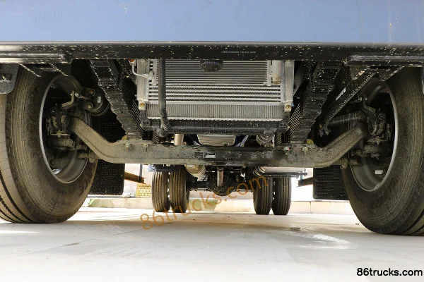 Dayun Xianglong 170 ch 4X2(6 roues) 5.2 m half-cab grain van truck Châssis (1) | 86Trucks