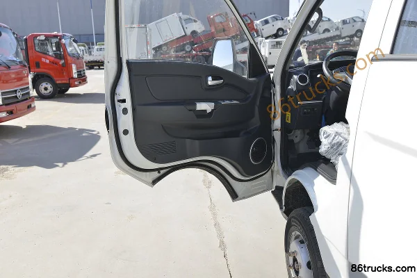 Kama Ruihang X1 High Spec 1.5L 113hp 4X2(6 wheels) Gasoline 2.92m Double Row Stake Truck Mini Truck (China VI) Cab (2) | 86Trucks