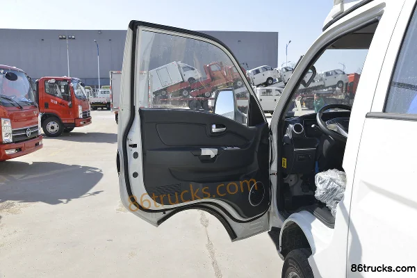 Kama Ruihang X1 High Spec 1.5L 113hp 4X2(6 wheels) Gasoline 2.92m Double Row Stake Truck Mini Truck (China VI) Cab (1) | 86Trucks