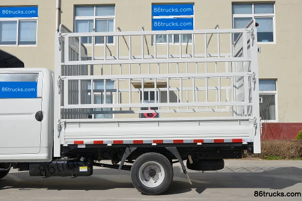Kama Ruihang X1 High Spec 1.5L 113hp 4X2(6 wheels) Gasoline 2.92m Double Row Stake Truck Mini Truck (China VI) Body (2) | 86Trucks