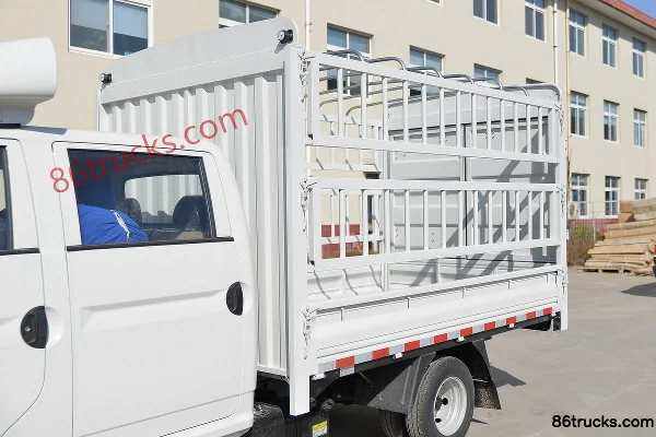 Kama Ruihang X1 High Spec 1.5L 113hp 4X2(6 wheels) Gasoline 2.92m Double Row Stake Truck Mini Truck (China VI) Body (1) | 86Trucks