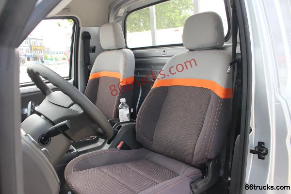 Dongfeng C71 LV1 Real Bull Edition 1.6L 122hp 4X2(6 wheels) 3.2m single-row flatbed micro truck (China VI) Cab (2) | 86Trucks