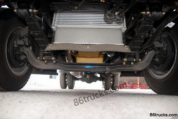 Dongfeng Duolika D7 Ruineng Edition 170 hp 4X2(6 wheels) 5.18m Semi-Row Flatbed Light Truck (8-Speed) Chassis (1) | 86Trucks