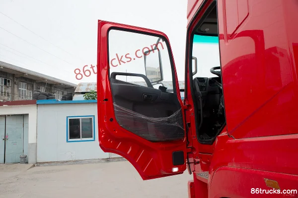 Dongfeng Duolika D9K 220 hp 4X2(6 wheels) 6.8 m Stake Truck (China VI) Cab (1) | 86Trucks