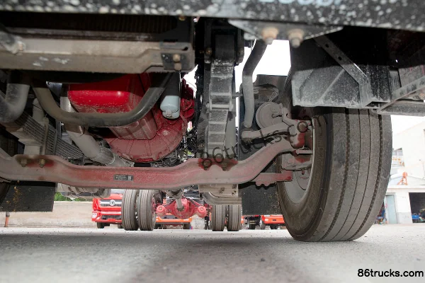 Dongfeng Duolika D9K 220 hp 4X2(6 wheels) 6.8 m Stake Truck (China VI) Chassis (3) | 86Trucks