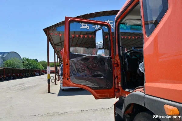 Dongfeng Duolika D9 200 ch 4X2(6 roues) camion plateau (China VI) Cabine (1) | 86Trucks