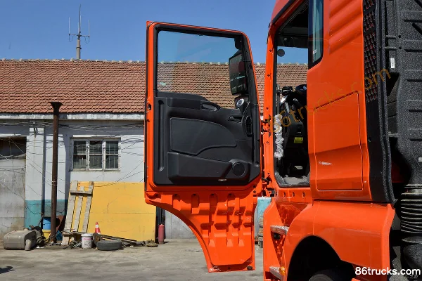 Sinotruk Sitrak G7 Heavy Truck 460 hp 8X4(12 wheels) 9.52 m Flatbed Cargo Truck Cab (1) | 86Trucks