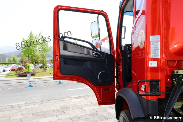 Dongfeng T3 Composite Edition 240 hp 6X2(8 wheels) 7.2m semi-sleeper stake cargo truck (Beijing VI) Cab (1) | 86Trucks