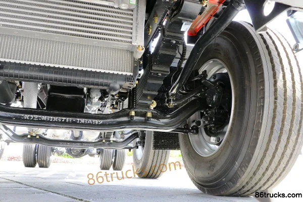 Dongfeng T3 Composite Edition 240 hp 6X2(8 wheels) 7.2m semi-sleeper stake cargo truck (Beijing VI) Chassis (3) | 86Trucks