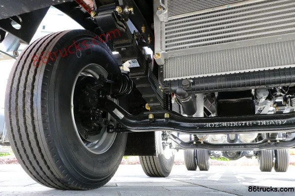 Dongfeng T3 Composite Edition 240 hp 6X2(8 wheels) 7.2m semi-sleeper stake cargo truck (Beijing VI) Chassis (2) | 86Trucks