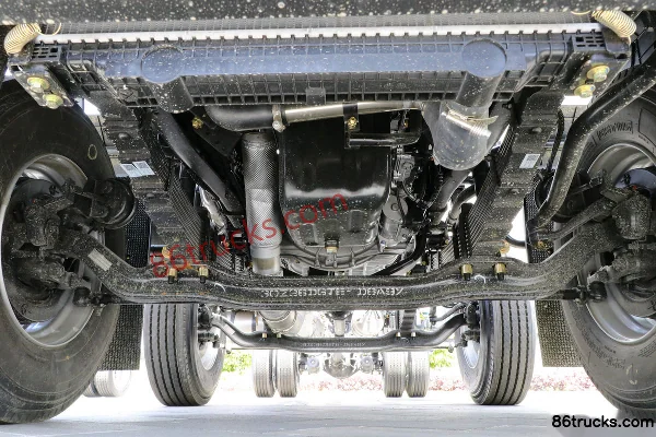 Dongfeng T5 Light Version 270 hp 6X2(8 wheels) 9.6m Cab-over Cargo Truck with Stake and Grain Body (Axle Ratio 4.33) Chassis (1) | 86Trucks
