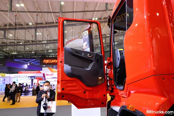 SANY Group 307hp 8X4(12 wheels) 7.99m³ Concrete Mixer Truck (China VI) Cab (1) | 86Trucks