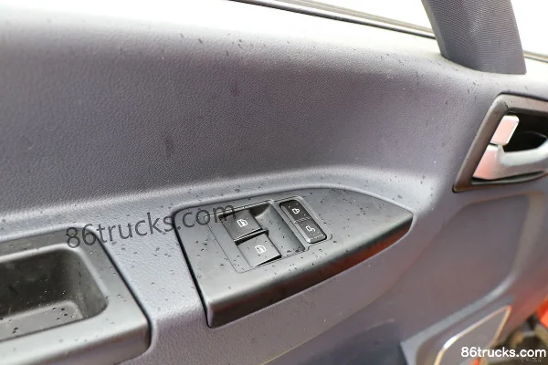 Sinotruk Ruishi 170hp 4X2(6 wheels) 4.15m single-row van truck (Sinotruk 8-speed)(China VI) Cab (3) | 86Trucks