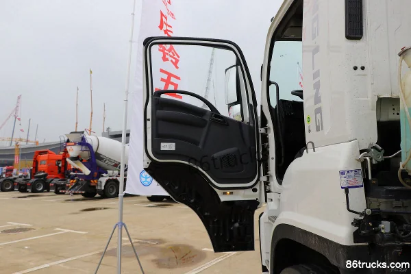 Qingling Isuzu Giga 520hp 8X4(12 wheels) Special Operation Chassis (China VI) Cab (1) | 86Trucks
