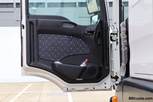 Sinotruk Sitrak G5 350 ch 8X4(12 roues) camion malaxeur 7,75 m³ (marque Yate) Cabine (3) | 86Trucks