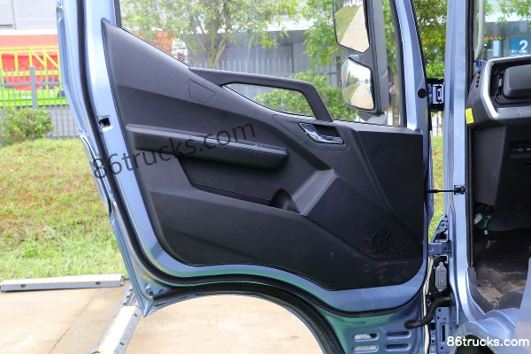 BYD T5D 4.5T 4.03m Single Row Pure Electric Van Light Truck 85kWh 4X2(6 wheels) Interior (2) | 86Trucks