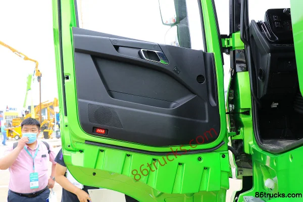 BYD T31 31T 8X4(12 wheels) 5.6m Electric Dump Truck Cab (3) | 86Trucks