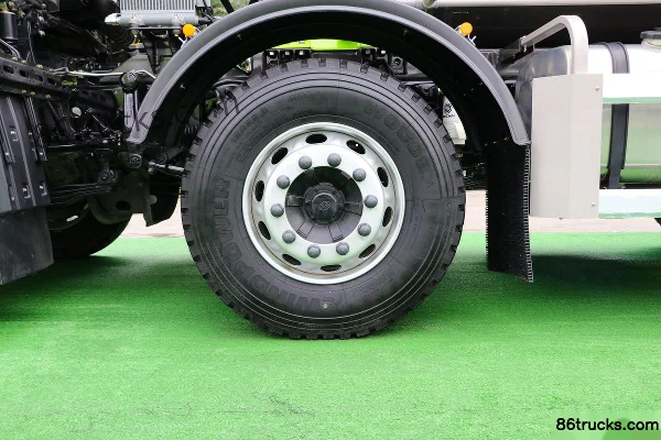 FAW Jiefang Qingdao JH6 Heavy Truck Pro Excellence Edition 320hp 8X4(12 wheels) 7.92m³ Concrete Mixer Truck (ZOOMLION) Chassis (3) | 86Truck