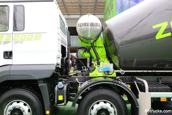 SHACMAN Delong M3000S Pro 340hp 8X4(12 wheels) 7.82m³ Concrete Mixer Truck (ZOOMLION) Body (1) | 86Trucks