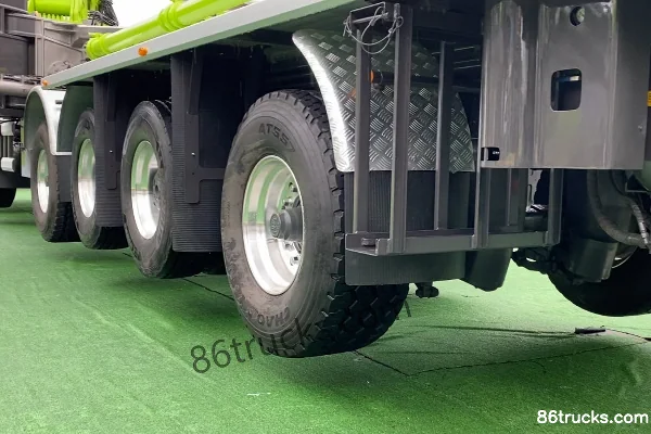 Scania R620 620hp 14X4(26 wheels) 7 Axle 101m Concrete Pump Truck (ZOOMLION) Cab (2) | 86Trucks