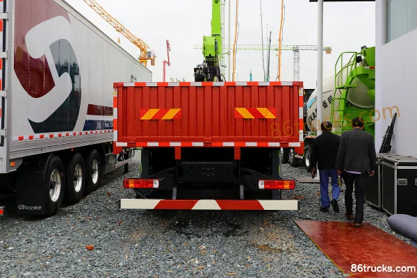 Foton Auman ETX 360 ch 8X4(12 roues) camion porteur avec grue auxiliaire (China VI) (marque Leisa) Extérieur (3) | 86Trucks