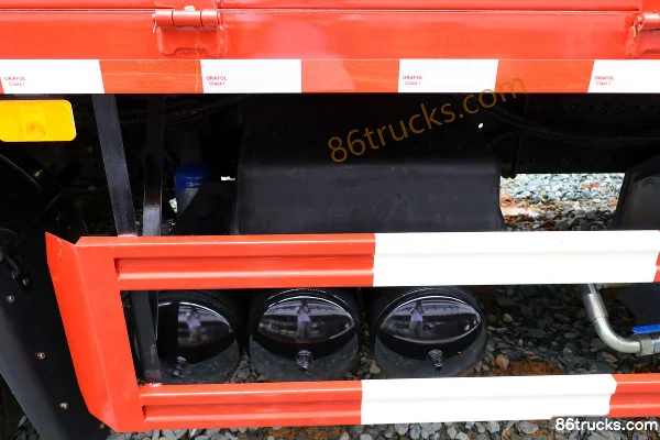 Foton Auman ETX 360 ch 8X4(12 roues) camion porteur avec grue auxiliaire (China VI) (marque Leisa) Châssis (2) | 86Trucks
