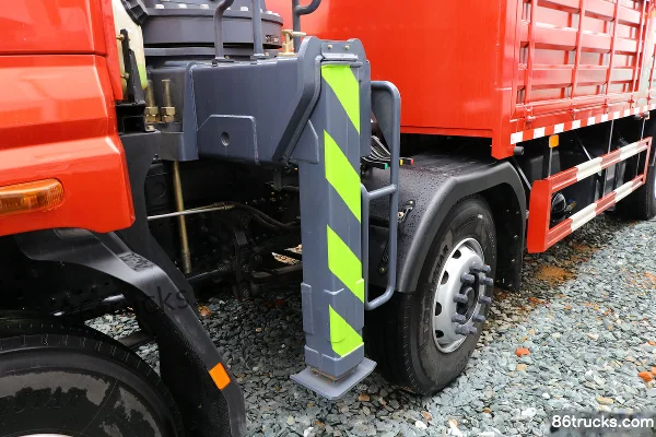 Foton Auman ETX 360 ch 8X4(12 roues) camion porteur avec grue auxiliaire (China VI) (marque Leisa) Châssis (1) | 86Trucks