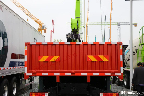 Foton Auman ETX 360 ch 8X4(12 roues) camion porteur avec grue auxiliaire (China VI) (marque Leisa) Carrosserie (2) | 86Trucks