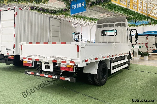 New Gonow Shuaichi 4.5T 4.15m single-row pure electric stake truck 80.64kWh 4X2(6 wheels) Exterior