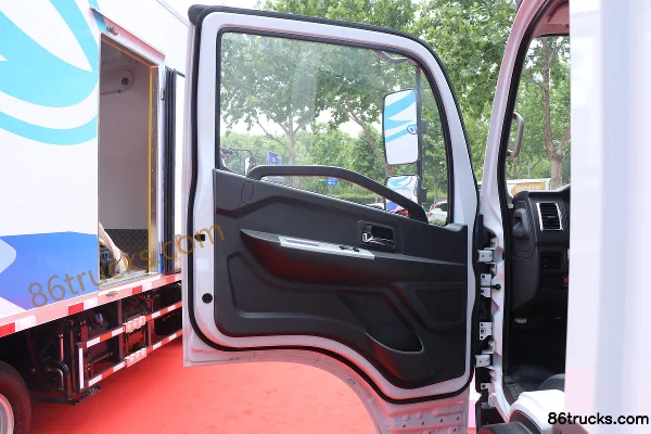 Dongfeng Furui Ka F6 163hp 4X2(6 wheels) 4.17m Single Row Van Light Truck (China VI) Cab (1) | 86Trucks