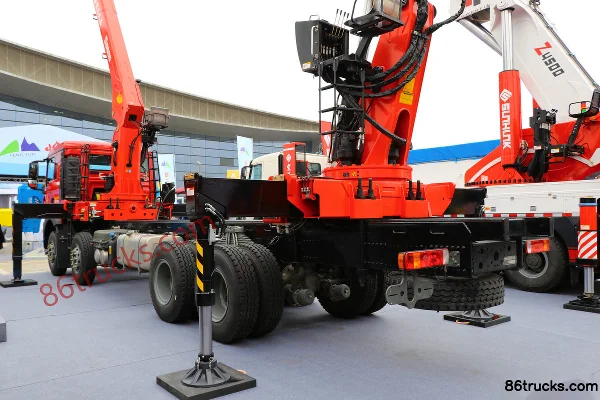 Sinotruk HOWO TX Heavy Truck 350hp 8X4(12 wheels) Truck Mounted Crane (China VI) (Hongchang Tianma Brand) (S3505) Exterior (3) | 86Trucks