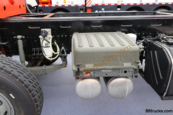 Sinotruk HOWO TX Heavy Truck 350hp 8X4(12 wheels) Truck Mounted Crane (China VI) (Hongchang Tianma Brand) (S3505) Chassis (2) | 86Trucks