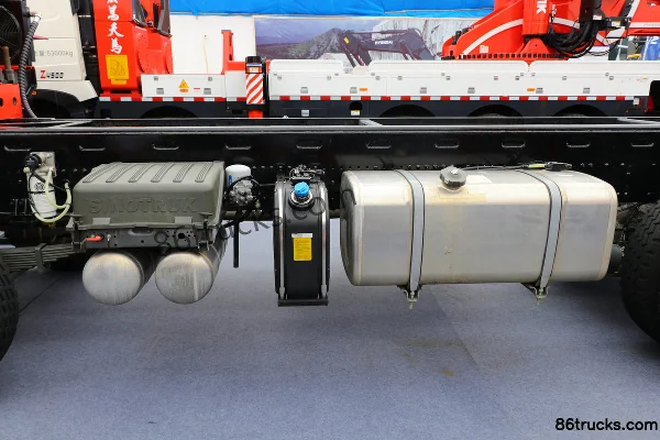 Sinotruk HOWO TX Heavy Truck 350hp 8X4(12 wheels) Truck Mounted Crane (China VI) (Hongchang Tianma Brand) (S3505) Chassis (1) | 86Trucks