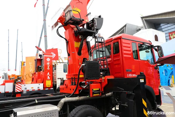 Sinotruk HOWO TX Heavy Truck 350hp 8X4(12 wheels) Truck Mounted Crane (China VI) (Hongchang Tianma Brand) (S3505) Chassis (2) | 86Trucks