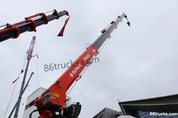 Sinotruk HOWO TX Heavy Truck 350hp 8X4(12 wheels) Truck Mounted Crane (China VI) (Hongchang Tianma Brand) (S3505) Chassis (1) | 86Trucks