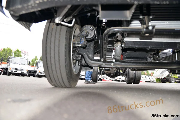 JAC Junling A8 160hp 4X2(6 wheels) 3.85m Crew Cab Stake Truck (China VI) Chassis (2) | 86Trucks