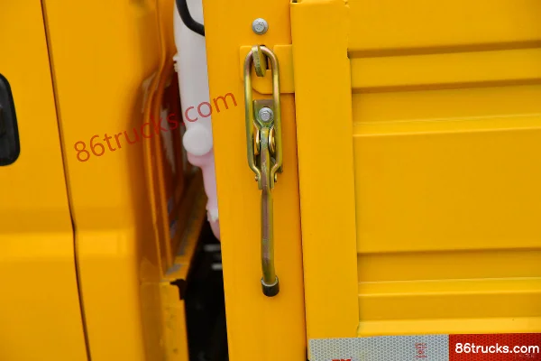JAC Shuailing K340 120 hp 4X2(6 wheels) 3.2m double-row flatbed light truck Body (3) | 86Trucks