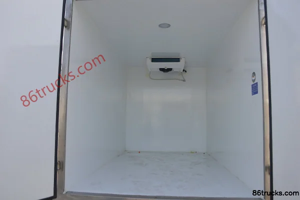 Foton Xiangling V1 122 hp 4X2(6 wheels) 3.05m refrigerated truck (Xinfei brand) Chassis (2) | 86Trucks