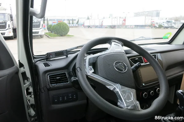 Foton Xiangling M2 122 ch 4X2(6 roues) 3,75 m camion frigorifique (marque Xinfei) Cabine (1) | 86Trucks
