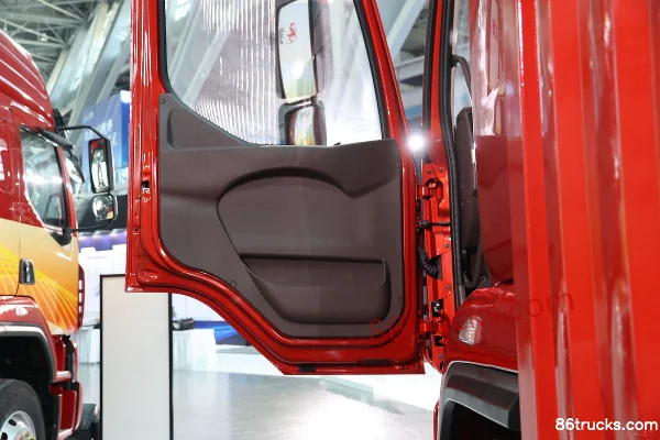 Dongfeng Liuqi Chenglong H5 medium truck 4X2(6 wheels) 190hp hybrid van cargo truck (China VI) Cab (3) | 86Trucks