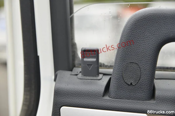 JAC Junling E3 152hp 4X2(6 wheels) 3.2m double-row van light truck Cab (2) | 86Trucks
