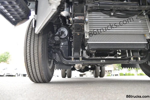 JAC Junling E3 152hp 4X2(6 wheels) 3.2m double-row van light truck Chassis (2) | 86Trucks