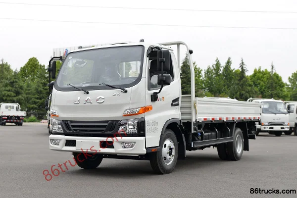 JAC Junling V5 116 hp 4X2(6 wheels) 4.18m Single Row Stake Truck Exterior (3) | 86Trucks