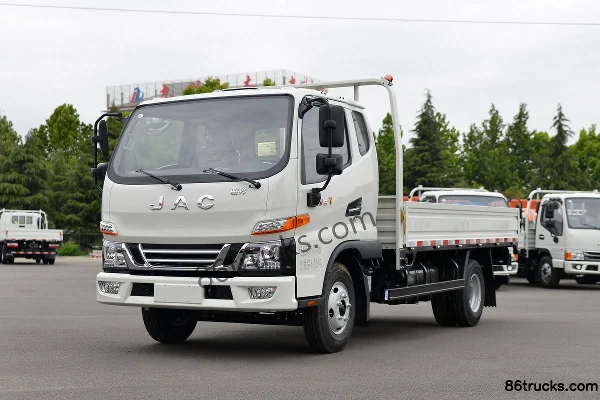 JAC Junling V5 132hp 4X2(6 wheels) 3.89m semi-sleeper flatbed light truck (China VI) Exterior (3) | 86Trucks