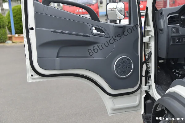 JAC Junling V5 132hp 4X2(6 wheels) 3.89m semi-sleeper flatbed light truck (China VI) Cab (2) | 86Trucks