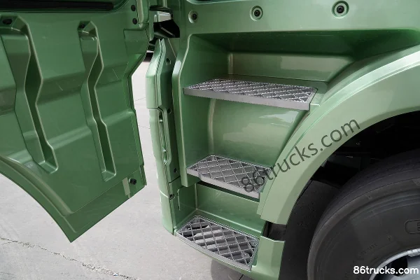 FAW Jiefang J7 camion lourd Édition Classique 560 ch 8X4(12 roues) camion porteur fourgon 9,5 m (ralentisseur hydraulique) Cabine (3) | 86Tr